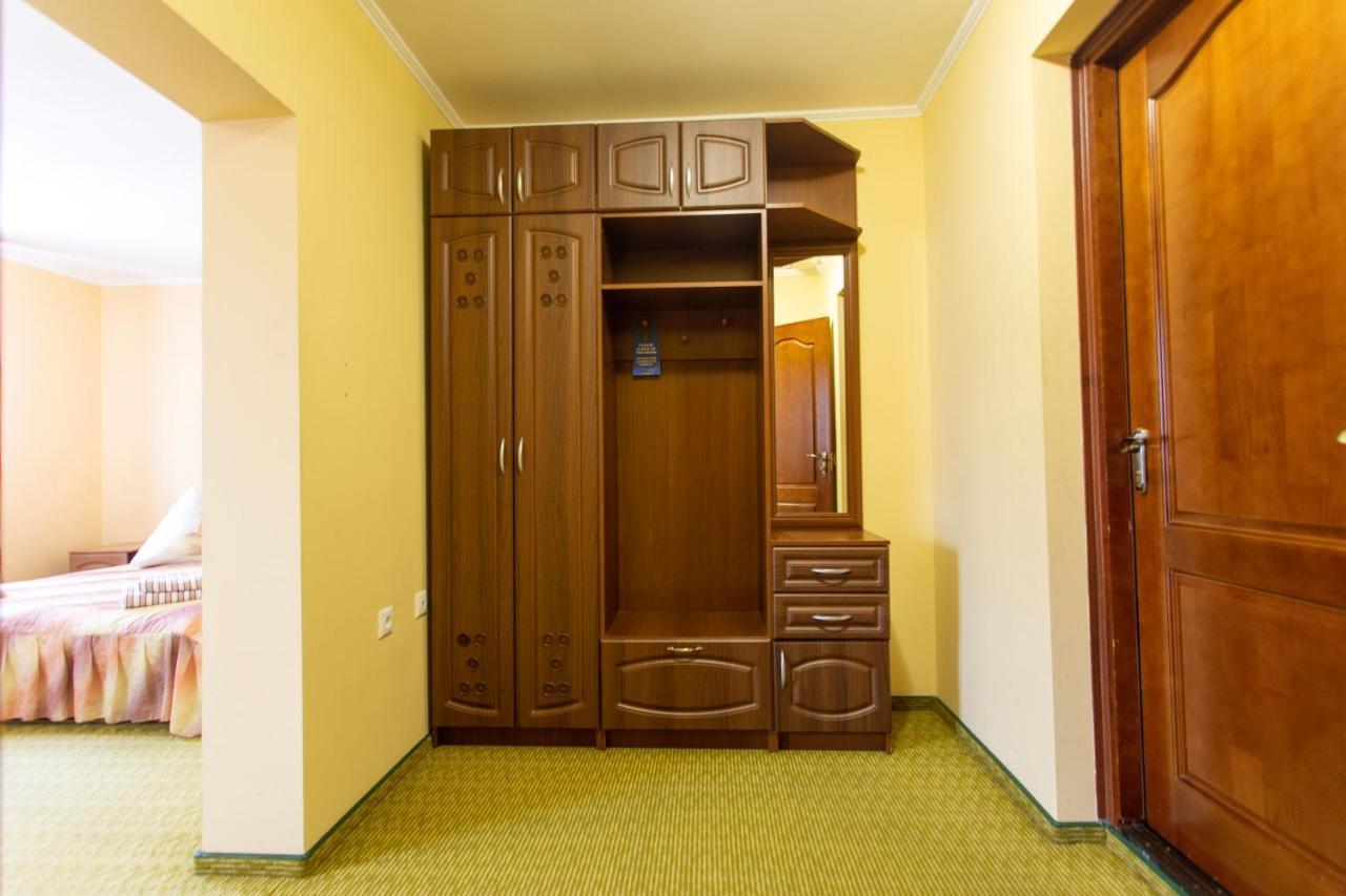 Хата Магната Та Смерекова Хата Dragobrat Exterior photo